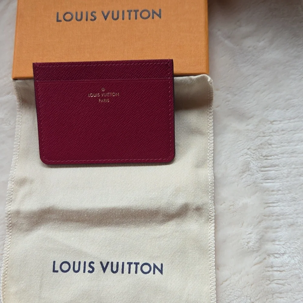 Louis Vuitton Felicie Fuschia Card Holder (Like New)‎